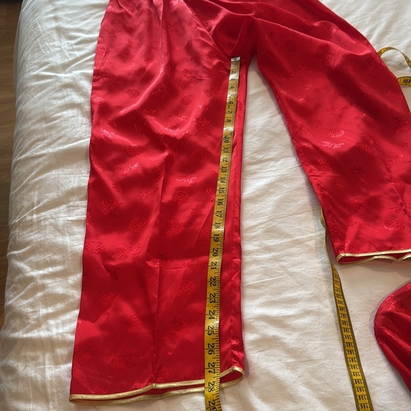 Vintage Chinese red pajamas with embroidery. - Picture 9 of 14